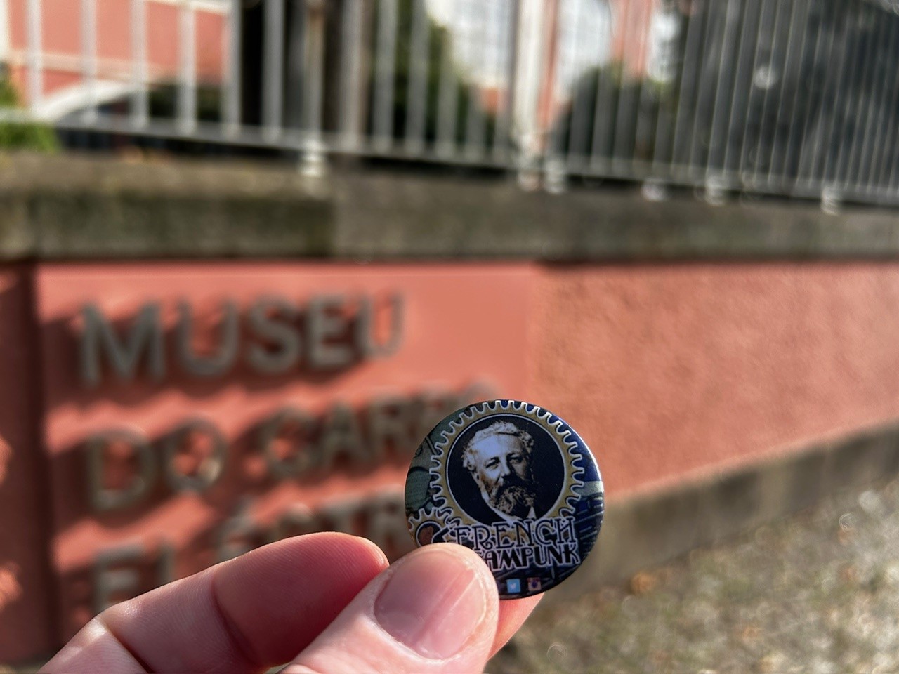 French Steampunk devant le musée du Tramway de Porto