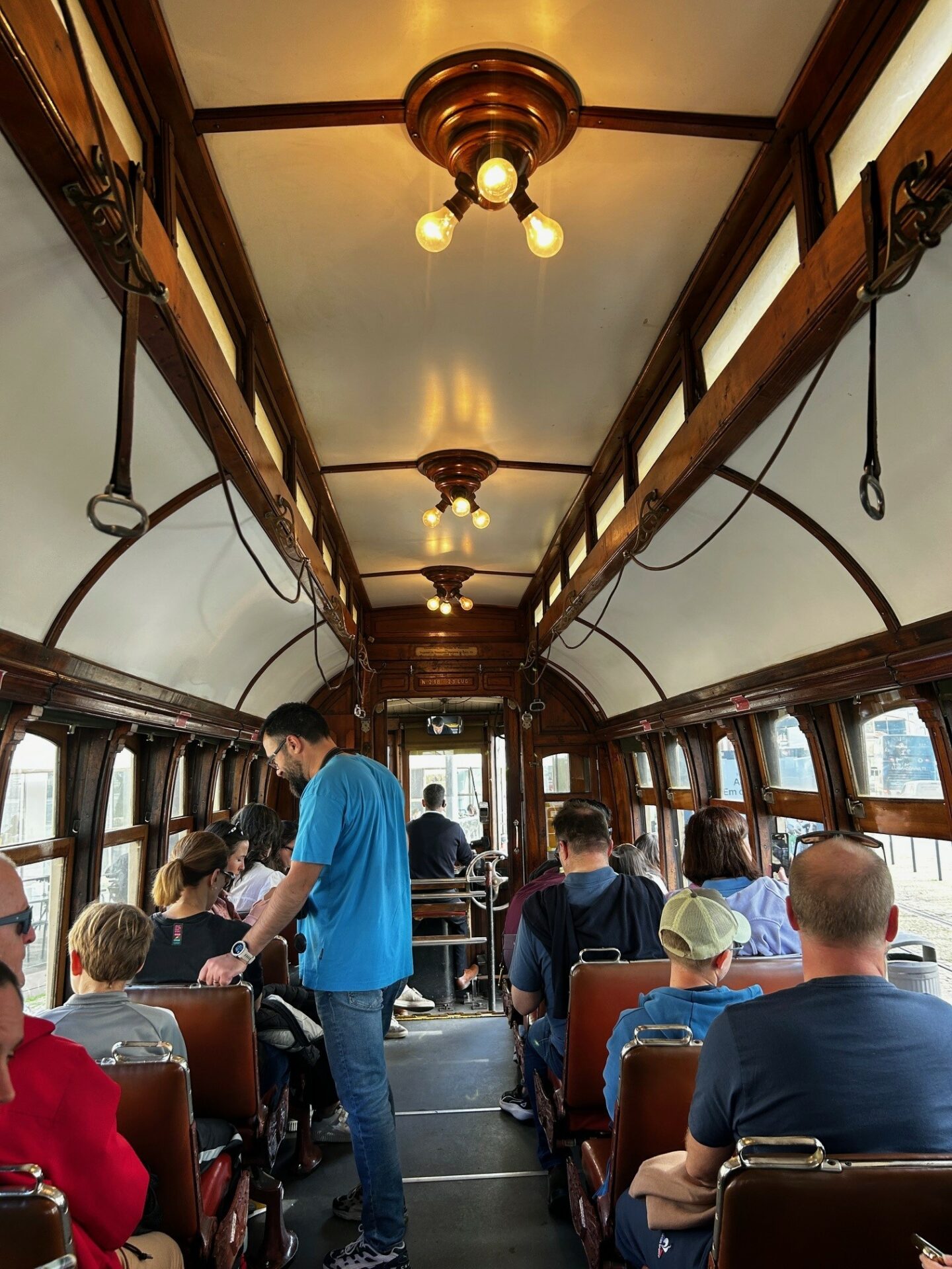 Porto Tram City Tour. Intérieur de l'un des célèbres Tramway de Porto.